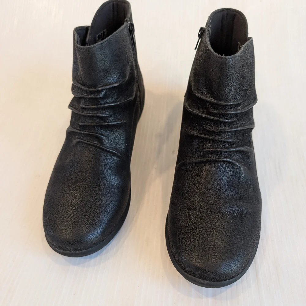 CLARKS Women's Black Ruched Ankle Boots Size 9
